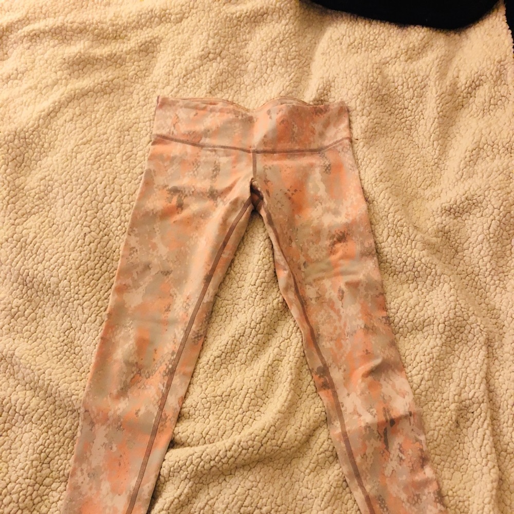 Alo yoga leggings size small.